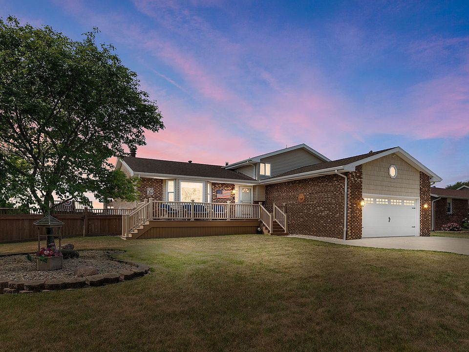 1st image of 2094 W Garden Dr