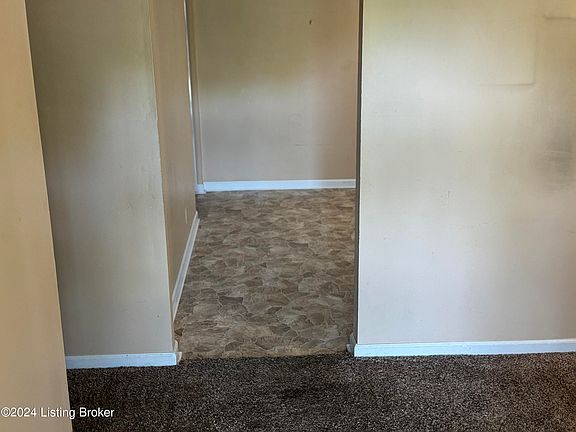 4th image of 2643 New Castle Pl