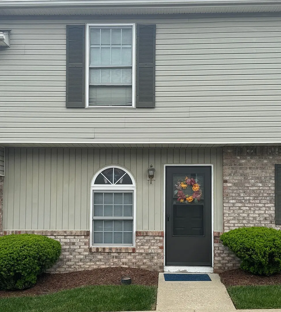 712 E Sherwood Hills — Photo 1