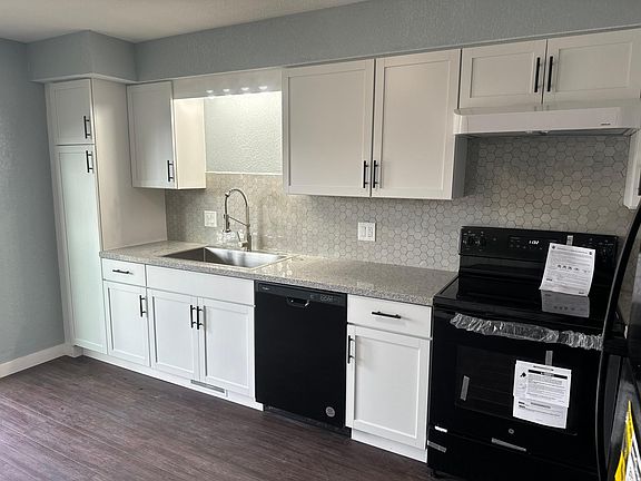 3rd image of 323 Streamside Ct