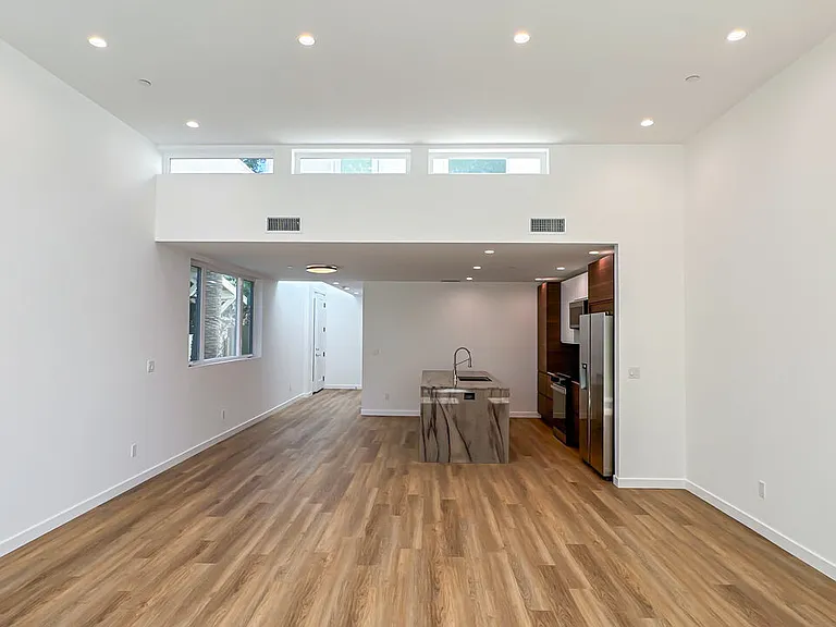 946 Lucile Ave — Photo 8