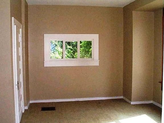 5th image of 17 E Forest Ave