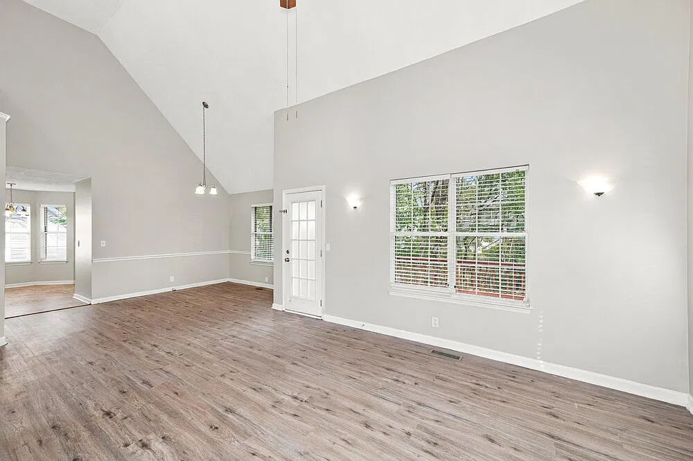 3 bed, 2.5 bath, 1669 sqft, $2,210 — Photo 4