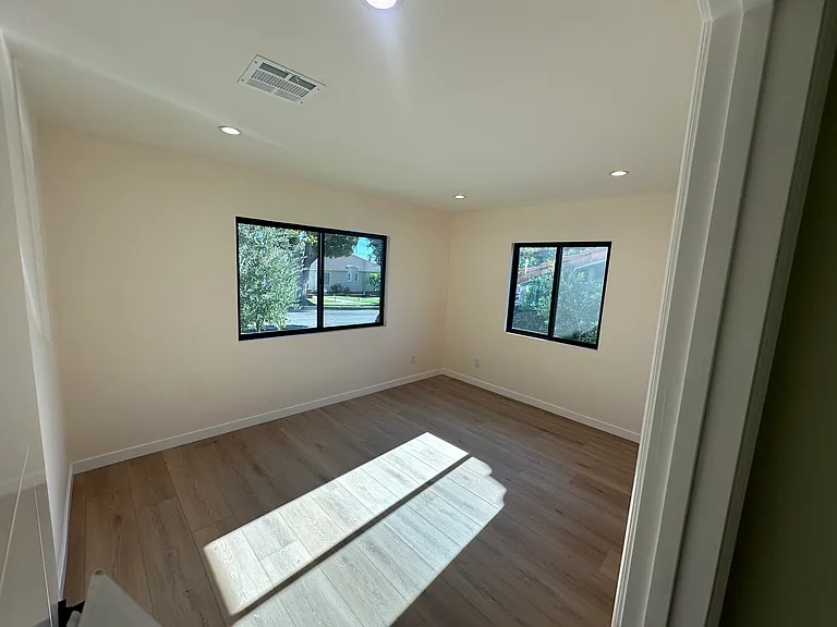1259 Winchester Ave — Photo 5