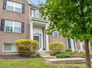 912 Bradford Dr, Naperville, IL 60563