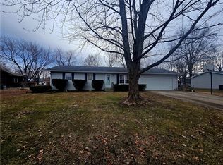 124 Donoho Dr, Salem, IL 62881