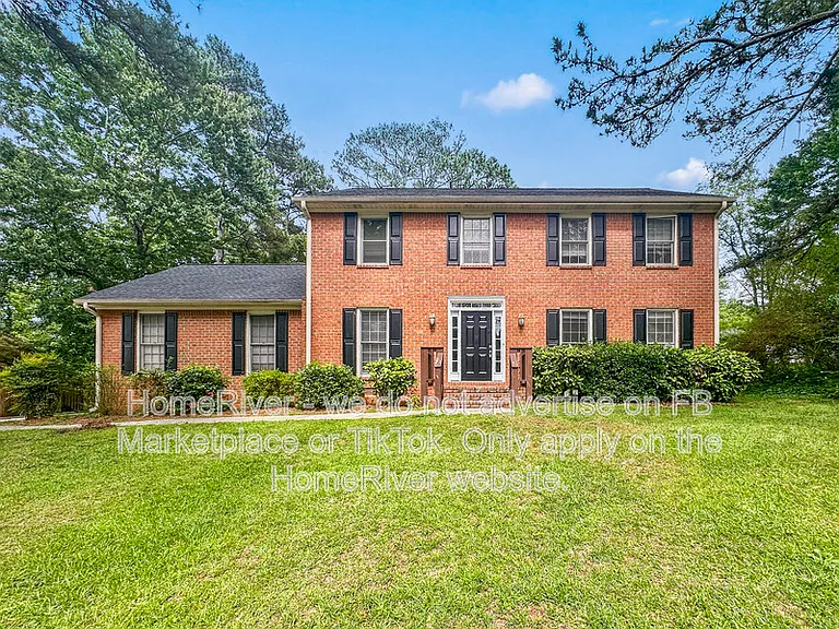 561 Chatham Trl — Photo 1