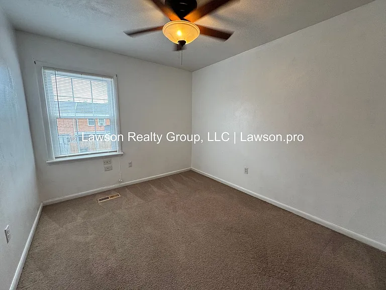 107 Oxford Sq — Photo 20