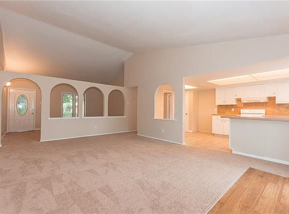4th image of 614 Forest Park Pl