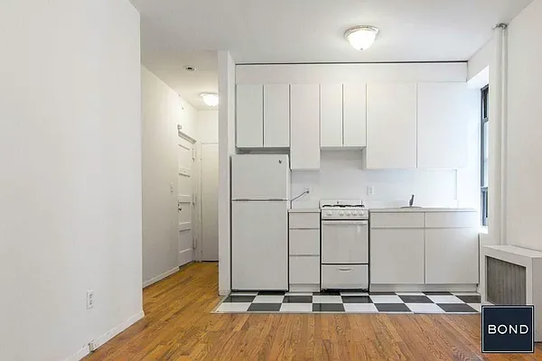 Rented by Bond New York | media 4