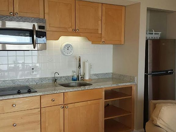 5th image of 2700 N Lumina Avenue #404