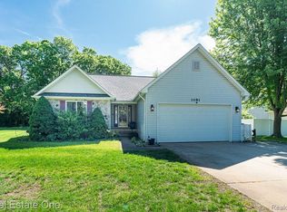 1081 Clearview Dr, Oxford, MI 48371