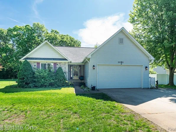 1081 Clearview Dr, Oxford, MI 48371
