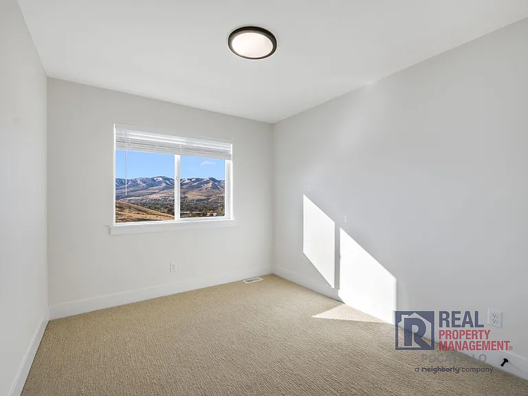 1727 Ammon St — Photo 16