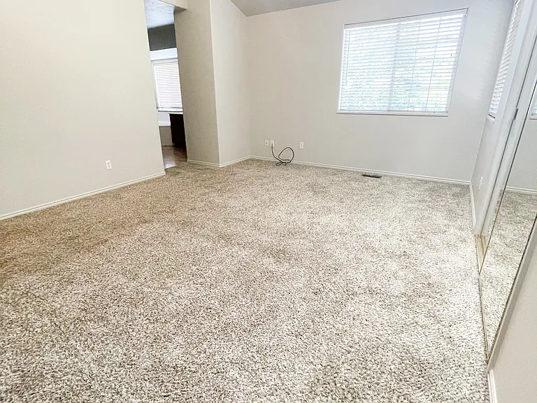 327 E Sandy Land Ln — Photo 22