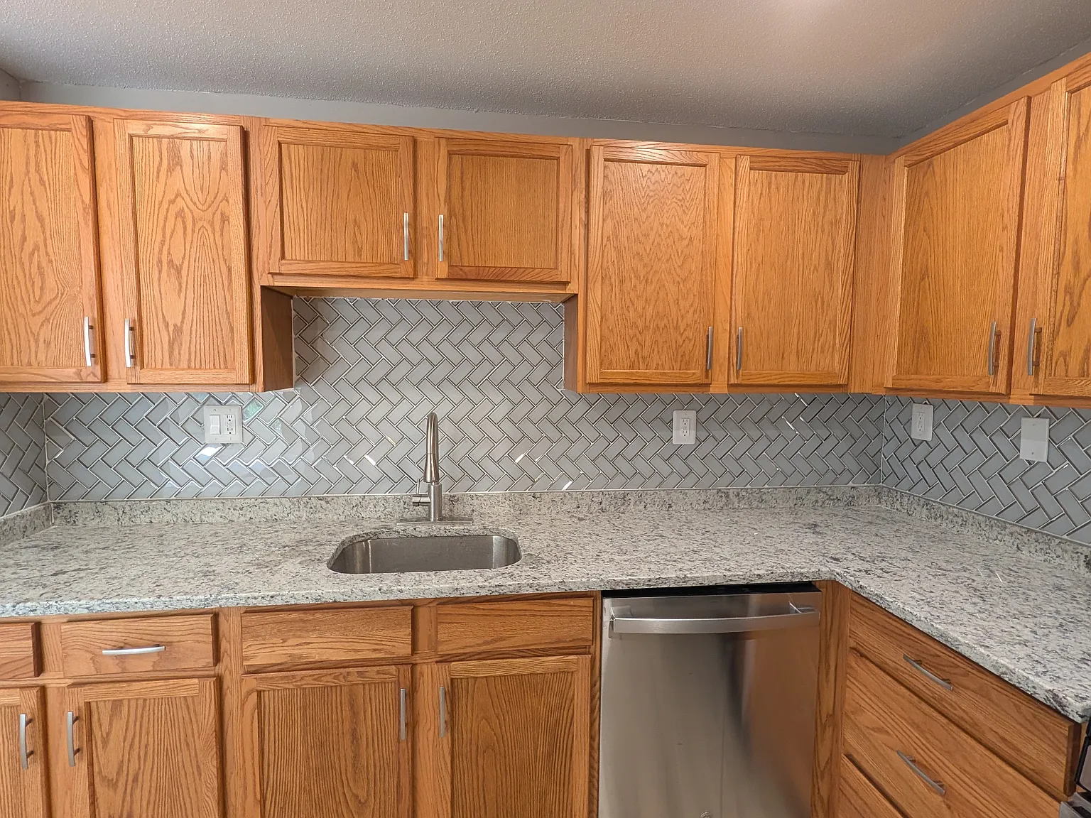 3 bed, 1166 sqft, $2,700 — Photo 2