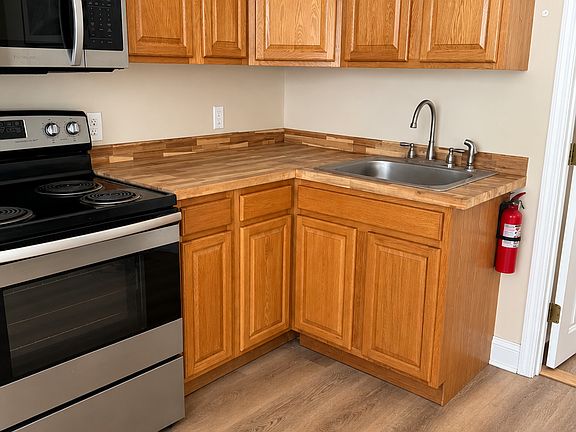 4th image of 1147 Main St #3