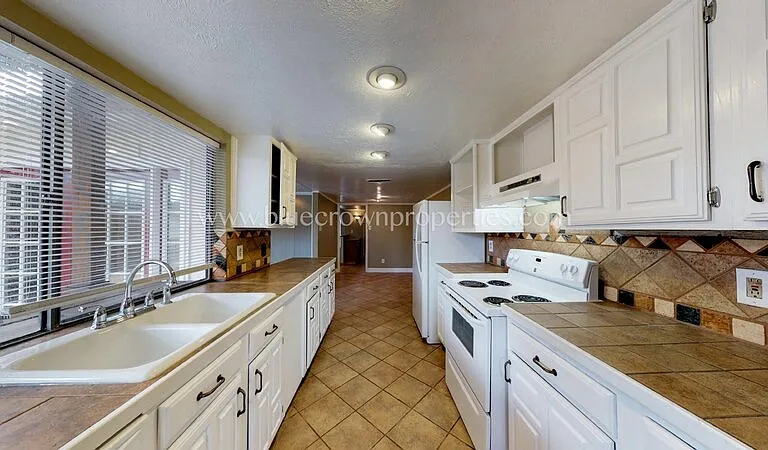 10239 Catalpa Rd — Photo 20