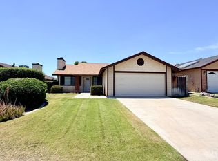 1012 Orangewood St, Bakersfield, CA 93306