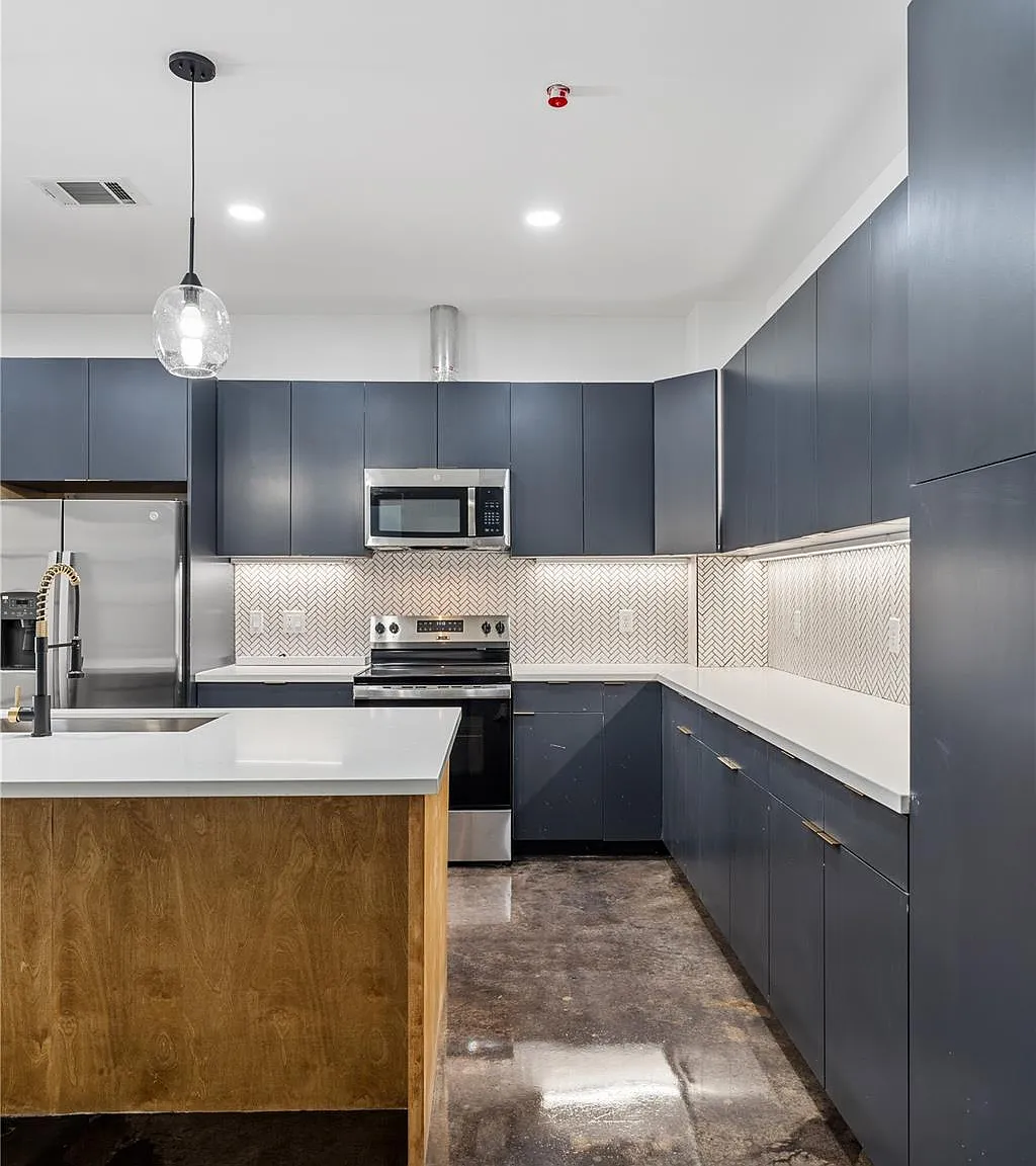 1 bed, 1.0 bath, 953 sqft, $2,150 — Photo 1