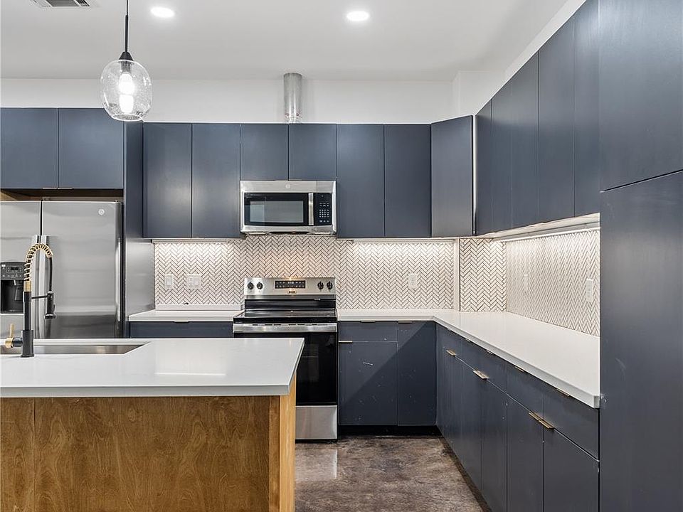 1st image of 3401 Louisiana #205
