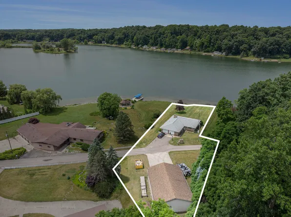 11512 Willow Cove Dr, Dowling, MI 49050