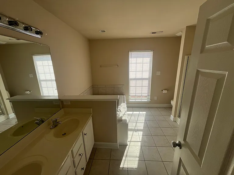 4000 Lucerne Ct #B — Photo 5