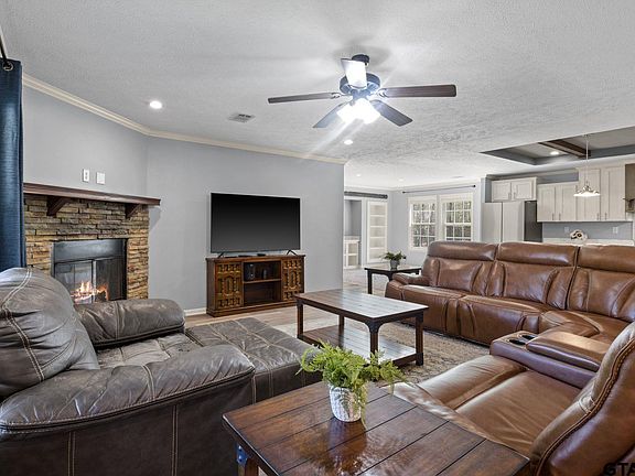 3rd image of 535 NE County Rd #2060