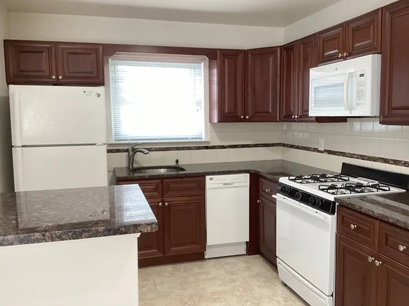 (undisclosed Address), Pt Washington, NY 11050