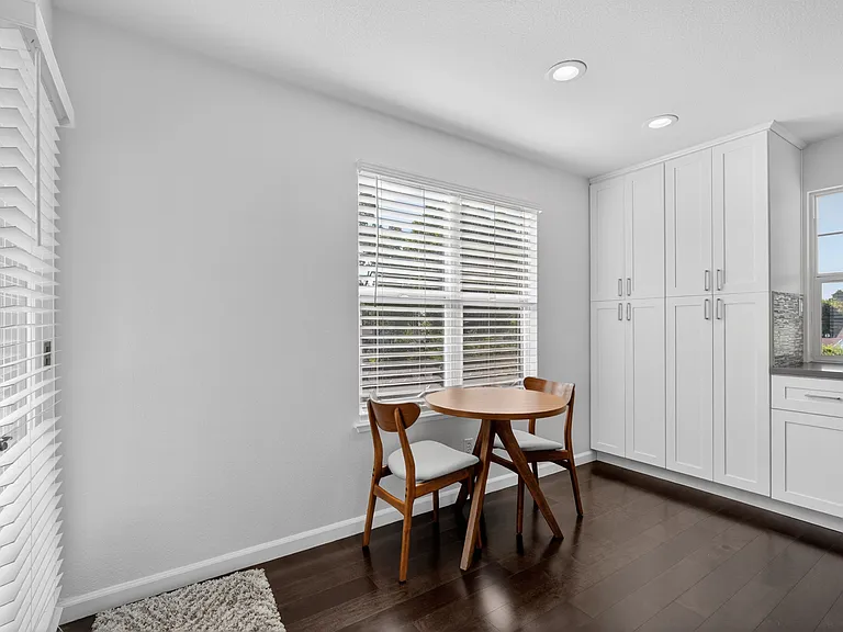 938 Visconti Pl — Photo 19