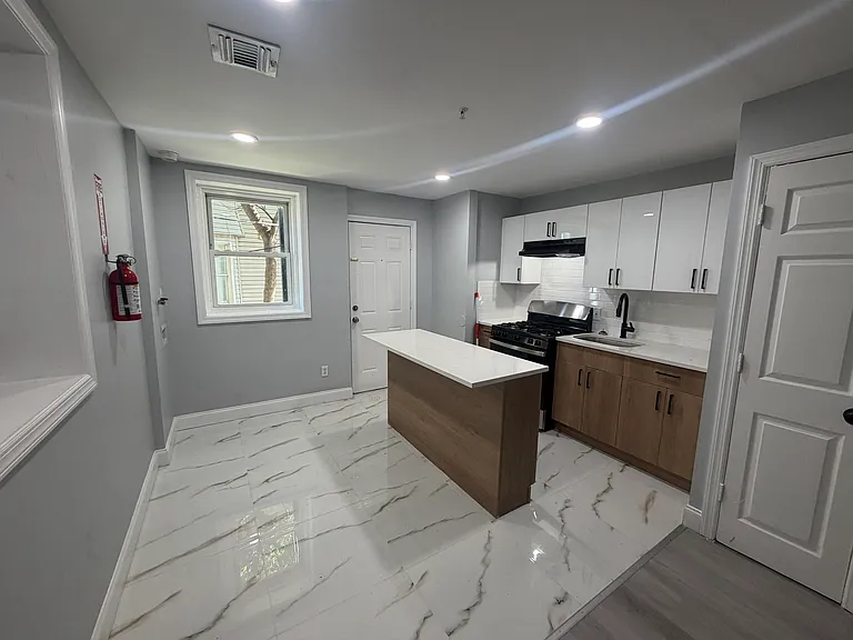 96 Eaton Pl #LL1 — Photo 1