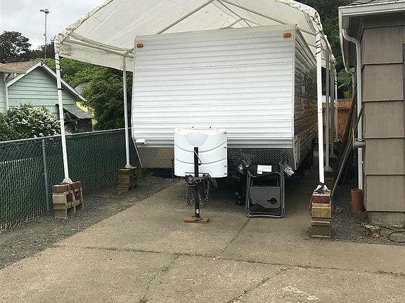 4th image of 3150 Brenna Ave NE
