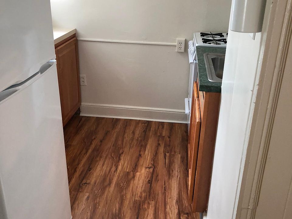 2nd image of 400 N 2nd St APT 5