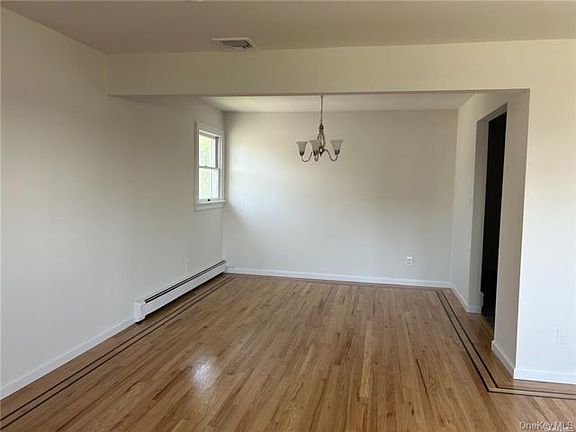 4th image of 3559 Bayview St