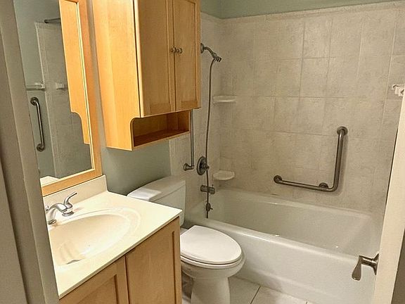 2nd image of 2025 E Greenwich Ave Unit 316