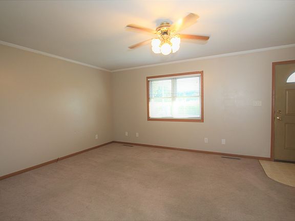 3rd image of 506 Albrecht Ln