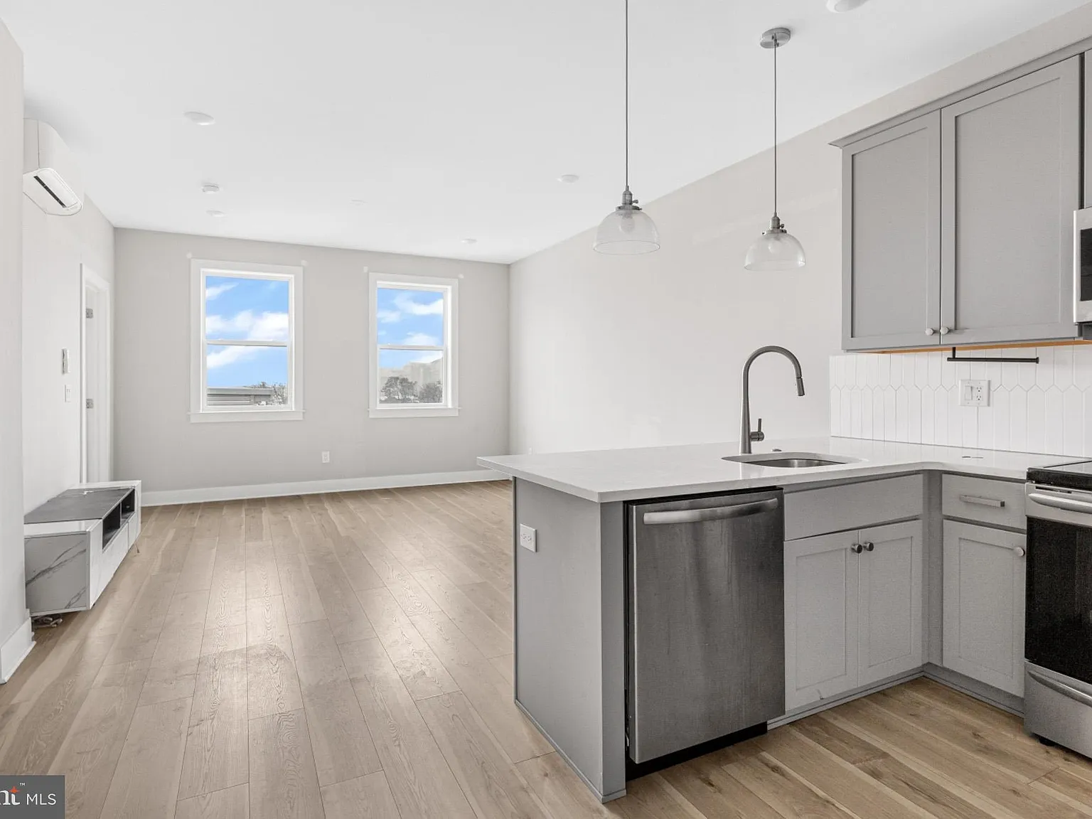 2 bed, 876 sqft, $1,595 — Photo 4