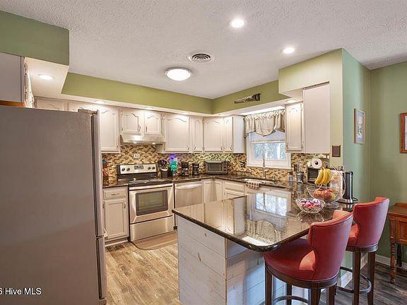 5th image of 5 Fairway Court