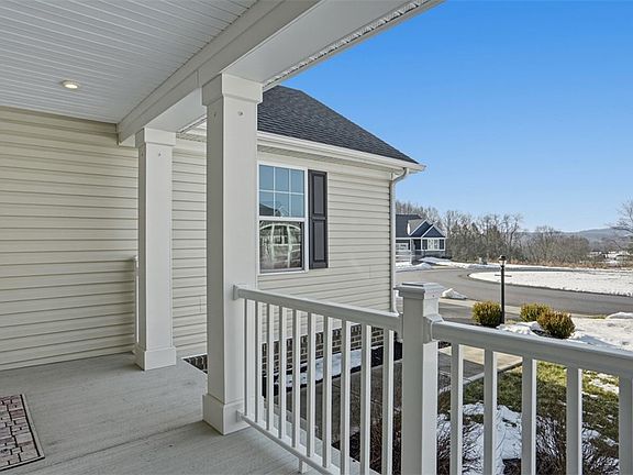 3rd image of 413 Oliver Loop