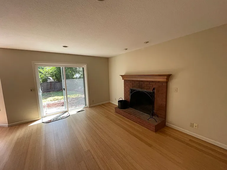 2456 Blackburn St — Photo 6