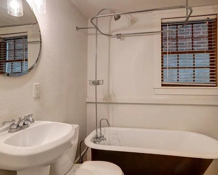 215 17th Ave E #10 — Photo 8