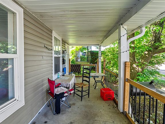 4th image of 464-466 Dearborn Ave