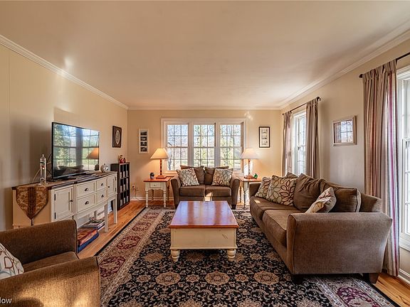 5th image of 305 Kilbourne Dr