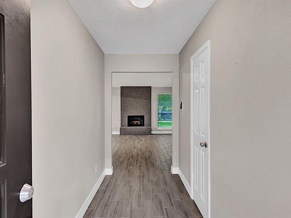 4th image of 4826 Pine Cliff Dr
