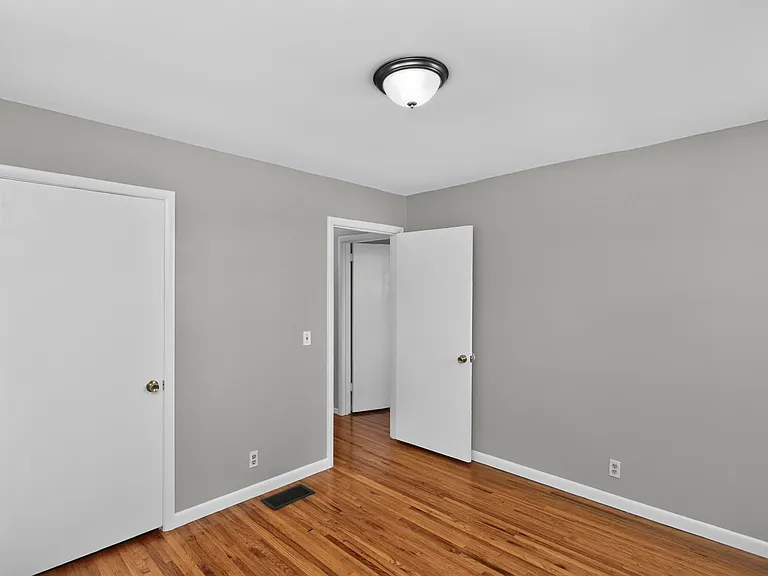 261 Eisenhower Dr — Photo 18