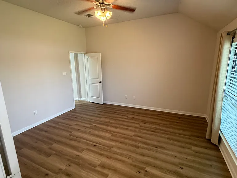 2738 Silver Oak Dr — Photo 12