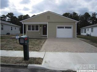 22 Canterbury Ln, Toms River, NJ 08757