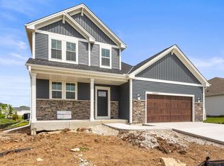 W188N5742 Clover Ln, Menomonee Falls, WI 53051