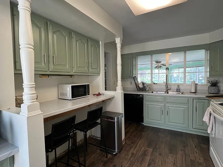 402 W Hampton Dr — Photo 6