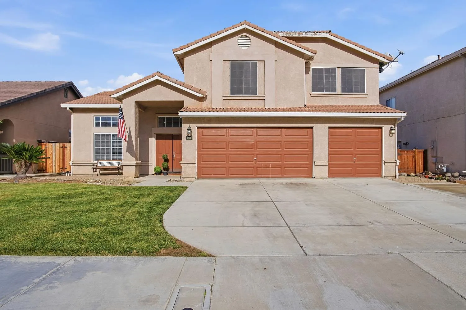 1044 Sandra St photo 1